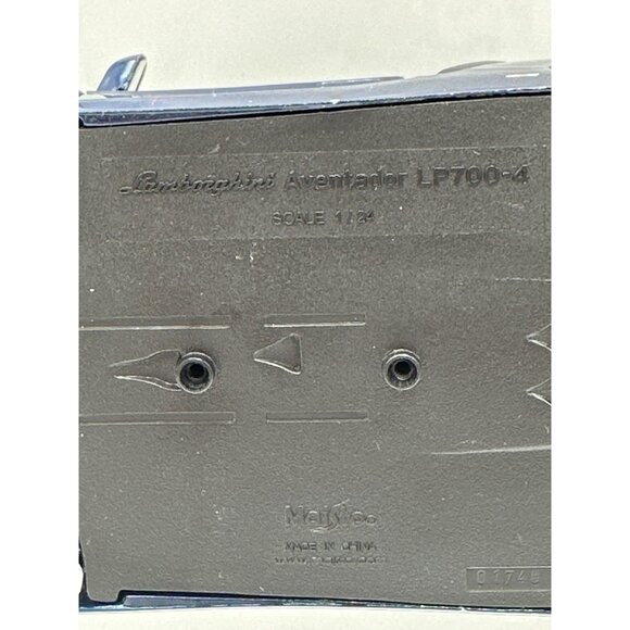 Maisto Lamborghini Aventador LP7004 Diecast Model Car 124 Scale Blue Collectible - Picture 6 of 9